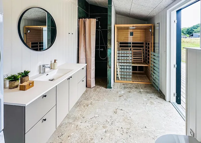 Dom wakacyjny Lovely In With Sauna *